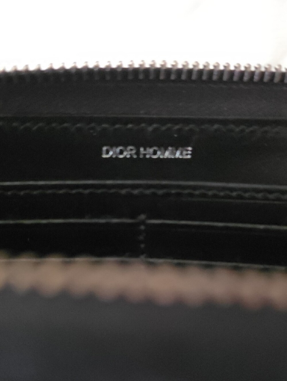 Classic Black Zip-Around Wallet - Picture 4 of 6